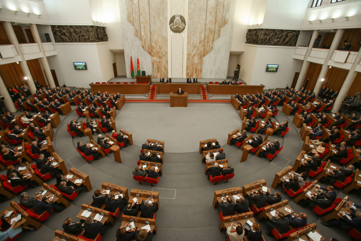 Депутаты приняли в первом чтении законопроект по вопросам введения биометрических документов