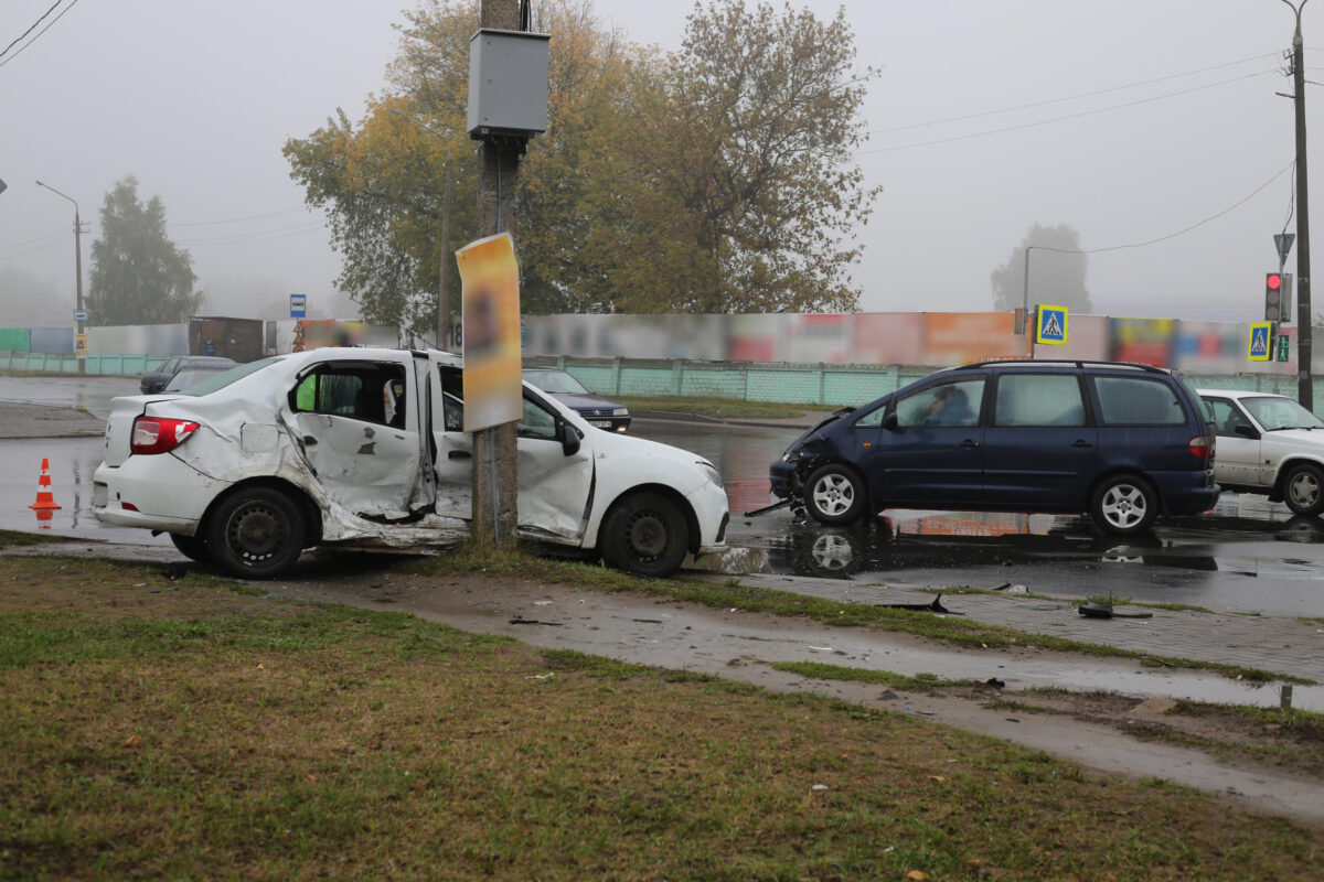 В результате ДТП на перекрестке улиц Гоголя и Орджоникидзе серьезно пострадал пассажир
