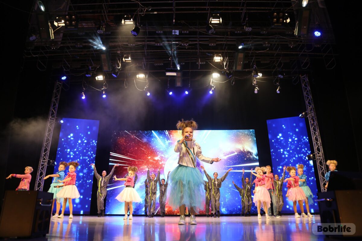 Театр песни «Шина-най» выступил с концертом «Юбилей на бис»