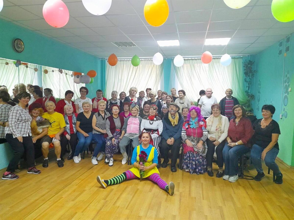 В ТЦСОН Первомайского района состоялась праздничная программа «Осенний бал цветов», приуроченная ко Дню пожилых людей