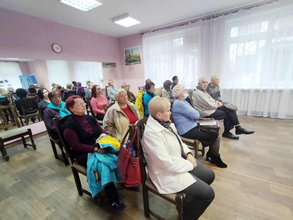 Актуальные вопросы обсудили в ТЦСОН Первомайского района