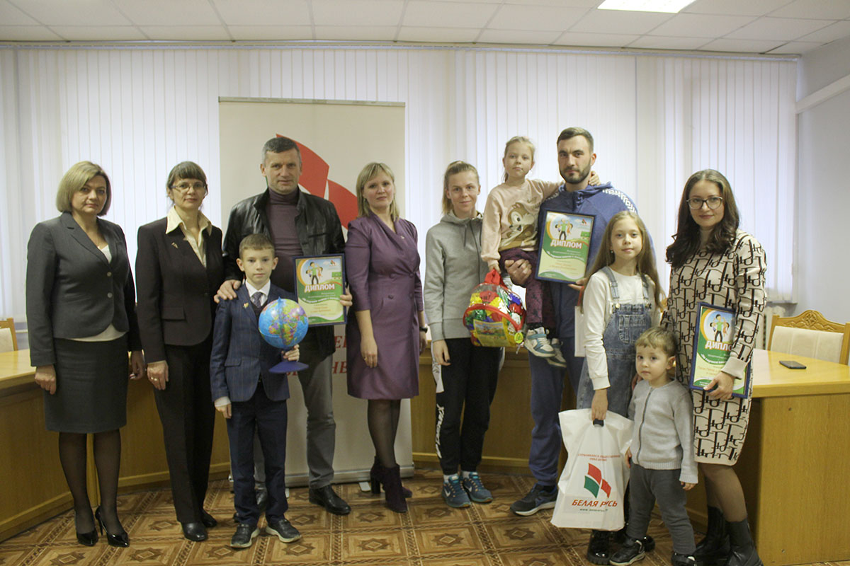 Первомайская районная организация «Белая Русь» чествовала победителей фотоконкурса ко Дню отца