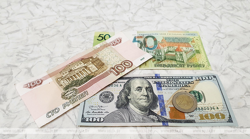 Доллар подорожал, евро, российский рубль и юань подешевели на торгах 10 ноября