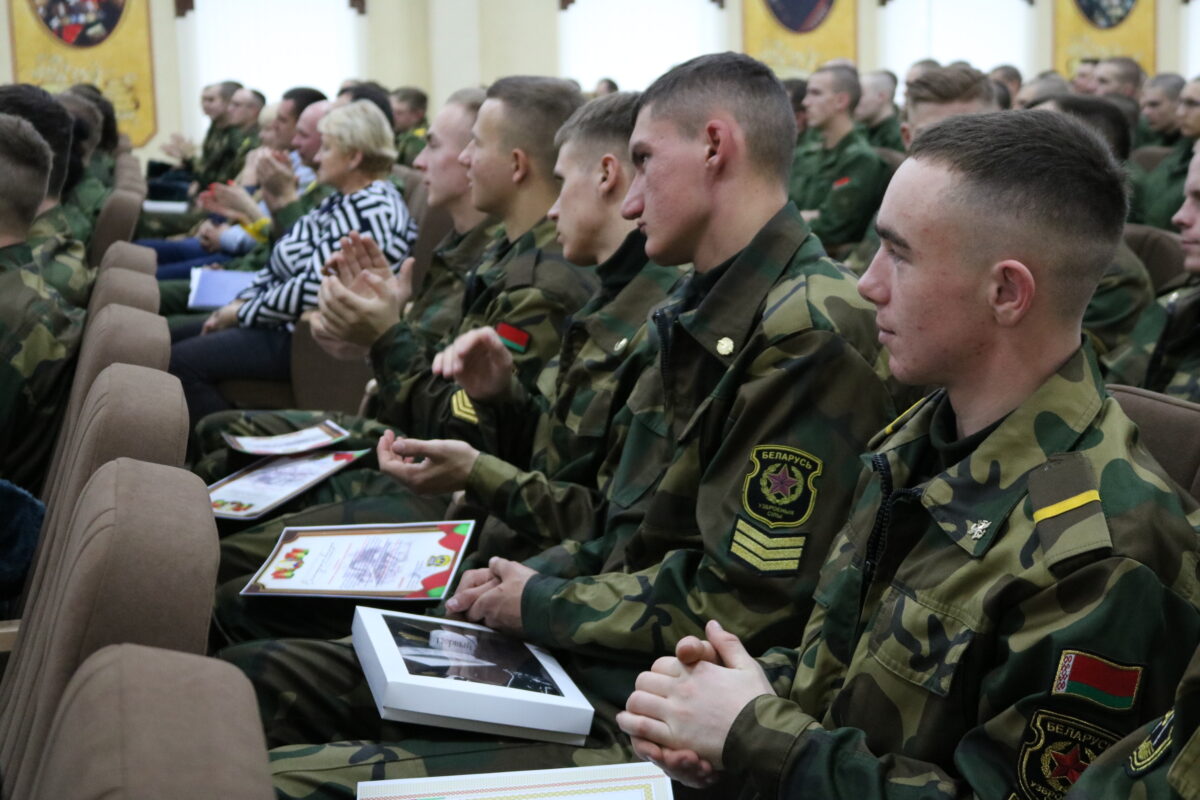 С честью и достоинством выполнил воинский долг