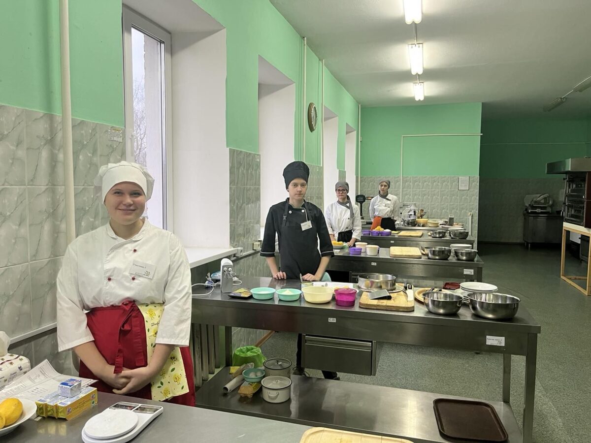 Красиво, вкусно, профессионально: учащиеся бобруйского колледжа участвовали в конкурсе кулинарного и кондитерского искусства
