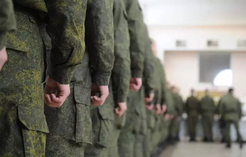 Почему в Беларуси в этом году чаще вызывают в военкоматы, объяснил военком