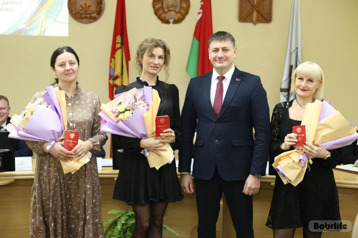 Три ордена Матери вручили в администрации Ленинского района