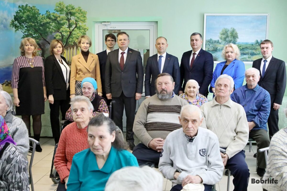 Акция «От всей души» в Бобруйске. Поздравления принимали пожилые люди и инвалиды