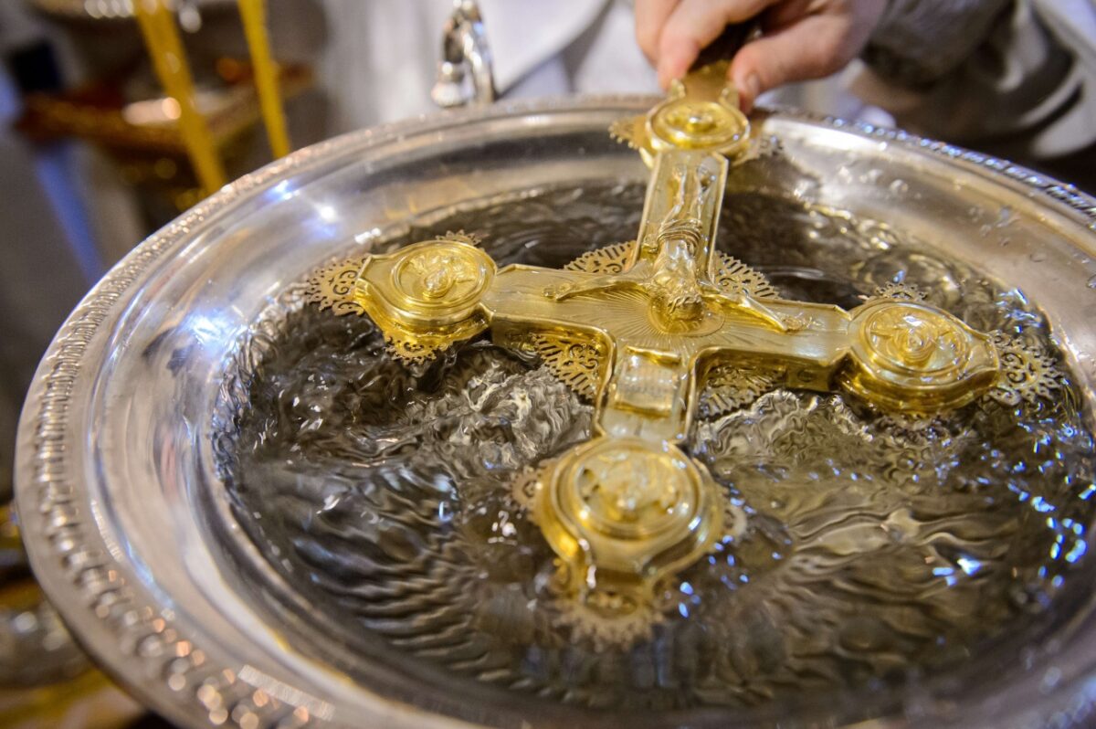 Расписание богослужений и раздачи святой воды в храмах Бобруйска в праздник Крещения Господня