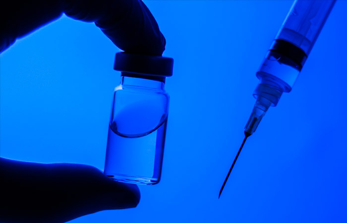 Минздрав планирует зарегистрировать отечественную вакцину от COVID-19 к концу года