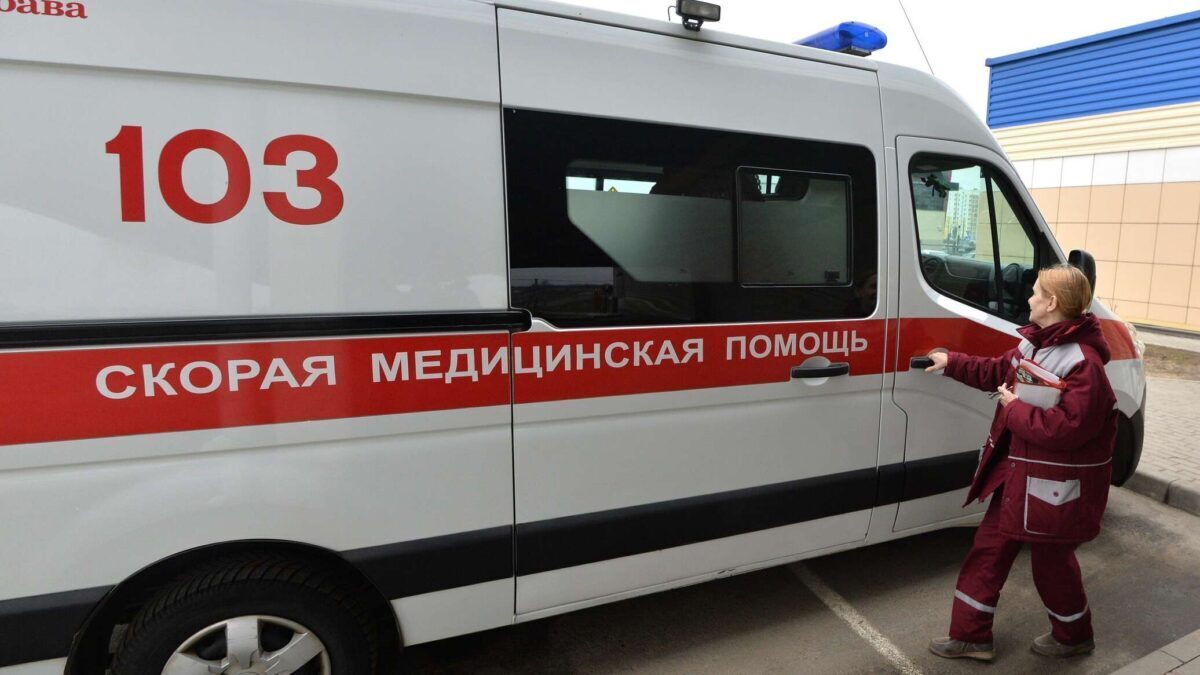 В Бобруйске работница завода опрокинула на себя серную кислоту