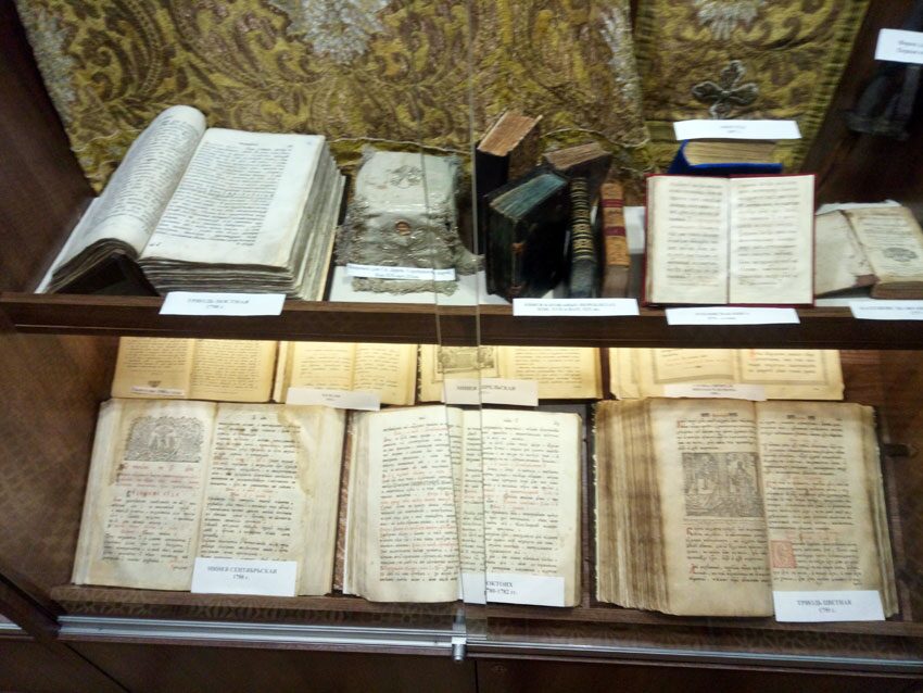 Приход поселка Туголица приглашает реставрировать книги. Обучение бесплатное