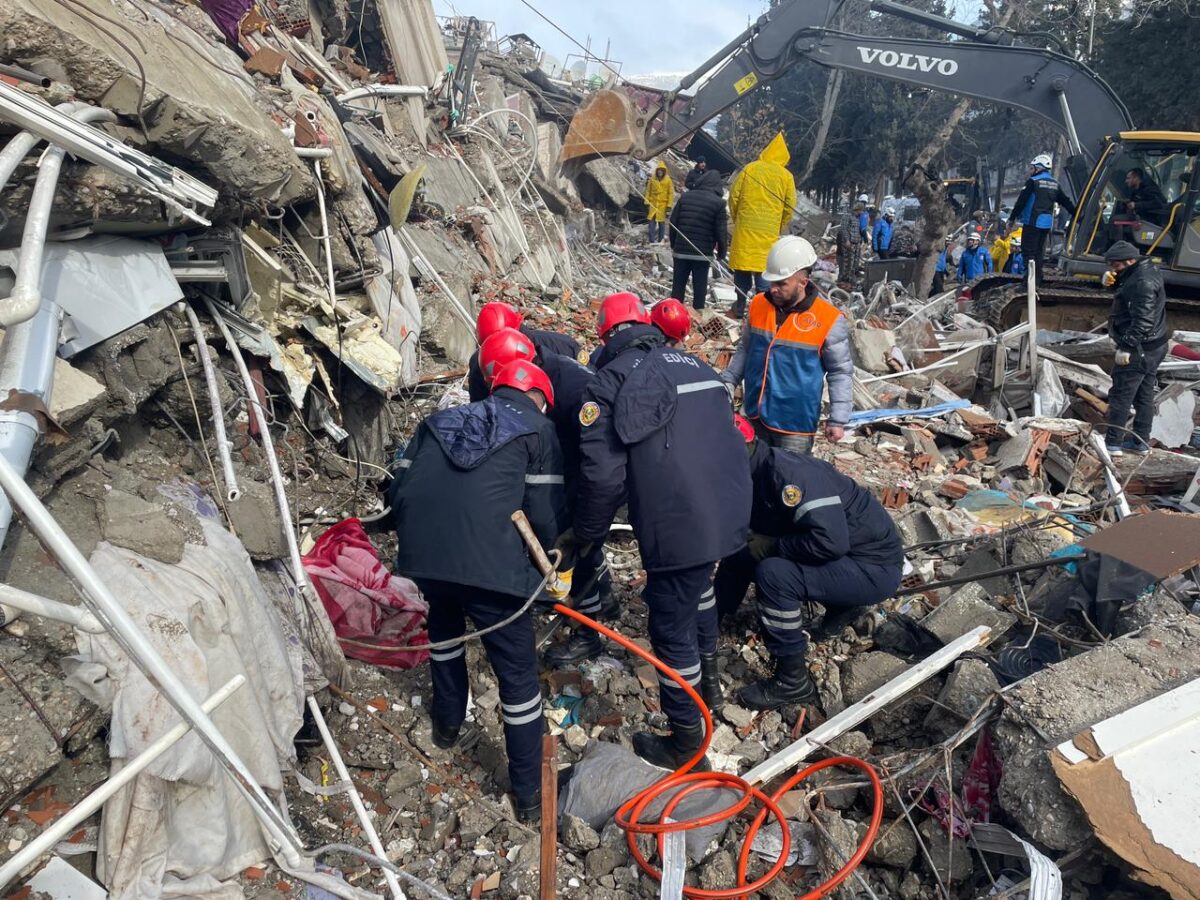 Белорусские спасатели из-под завалов в турецком Кахраманмараше извлекли пострадавшую девушку