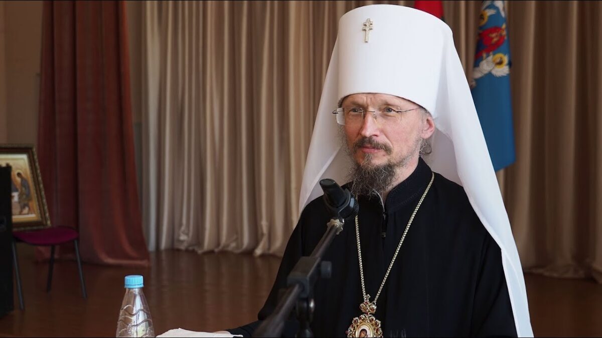 Митрополит Вениамин встретился с родителями школьниц, которые подожгли икону