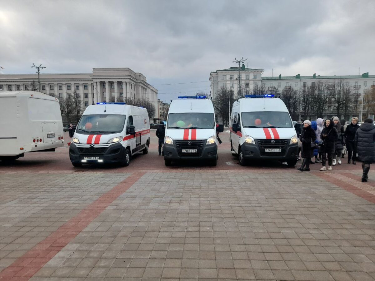 7 автомобилей скорой медицинской помощи едут в Бобруйск