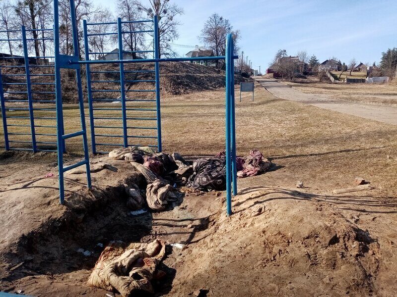 ЗОЖ посреди мусора