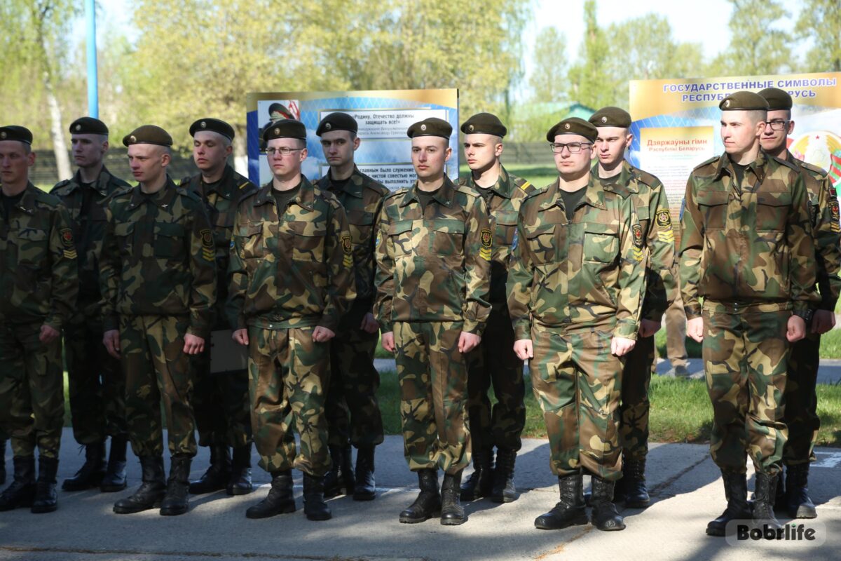 Последний день на службе: торжественные проводы военнослужащих 83-го полка