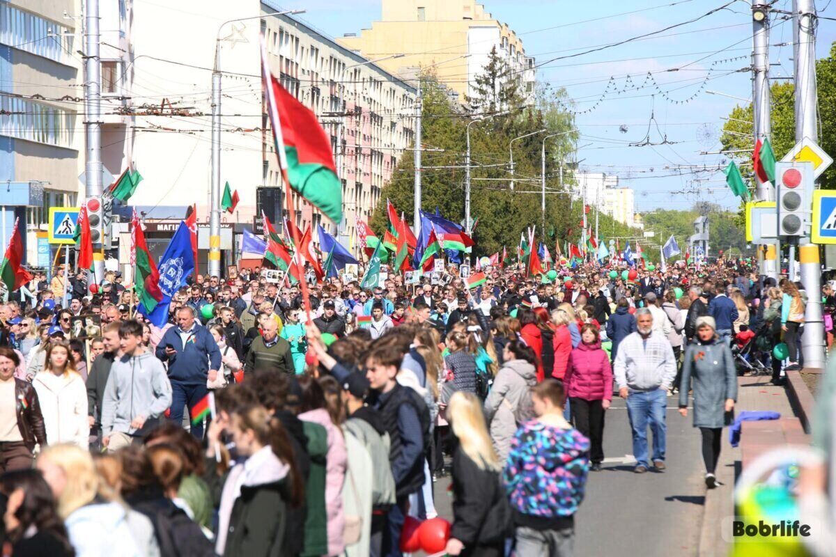 В Бобруйске состоялось шествие праздничной колонны (обновлено)