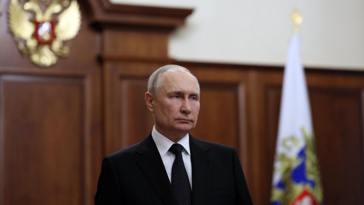 Путин поблагодарил Лукашенко за его усилия и вклад в разрешение попытки мятежа в РФ