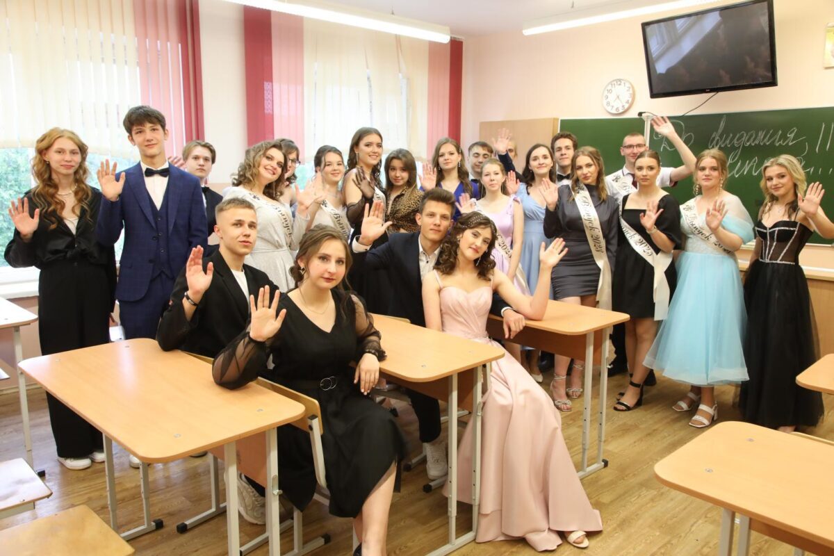В добрый путь, выпускники!