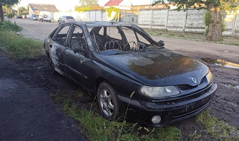 Минчанин приехал в гости к своей бабушке в Бобруйск и повредил 15 автомобилей, еще один — поджег