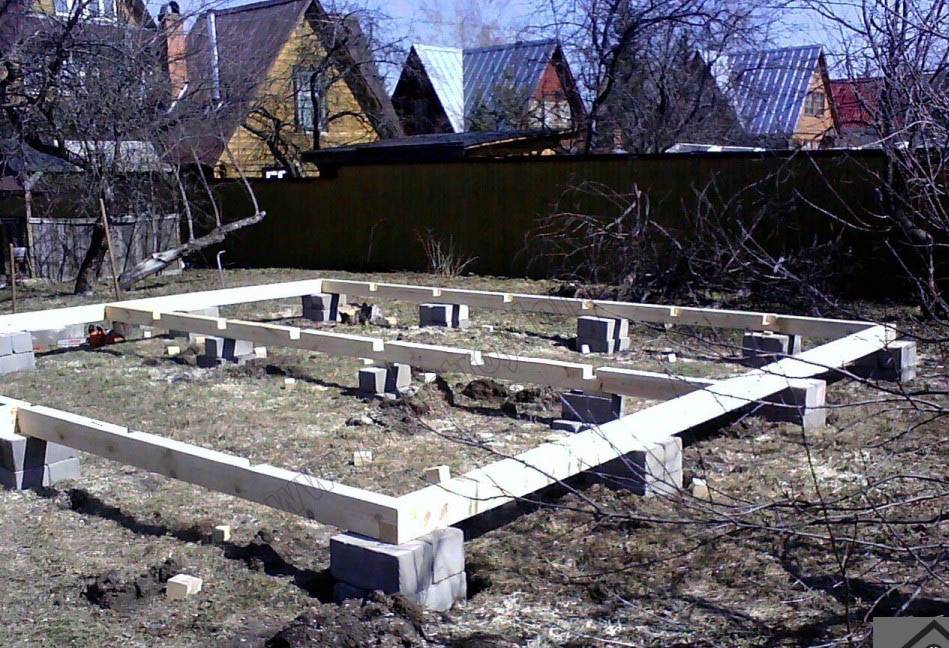 Подлежат ли регистрации временные постройки без фундамента