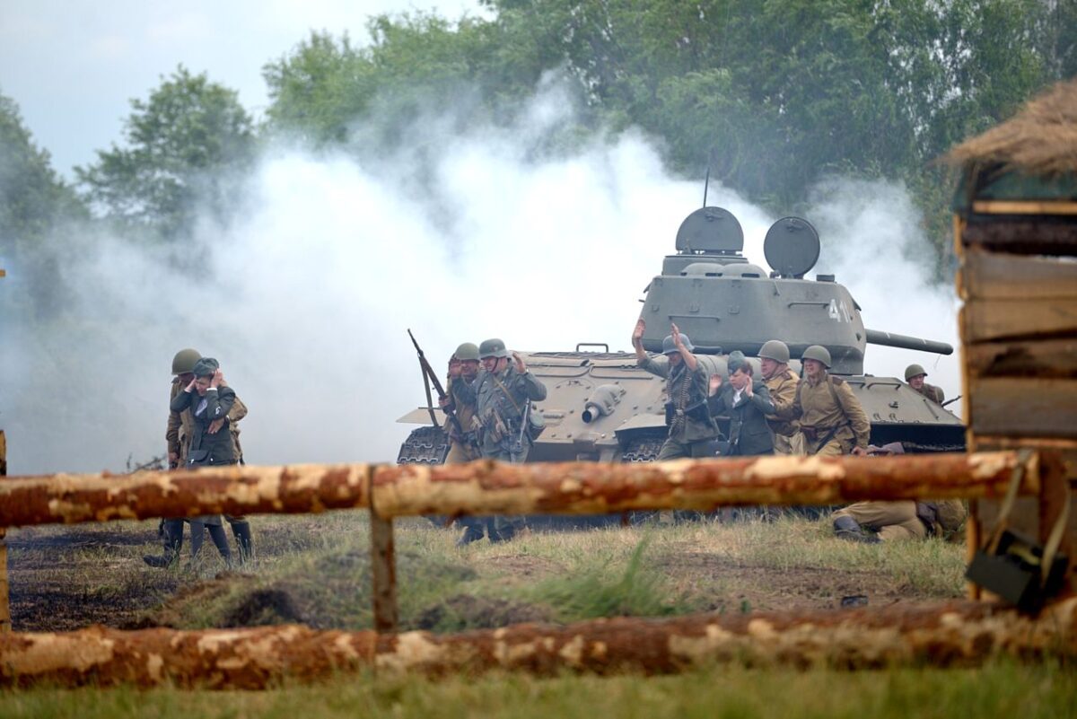С танками и взрывами — на Бобруйщине прошла масштабная военно-историческая реконструкция ( большой фоторепортаж)