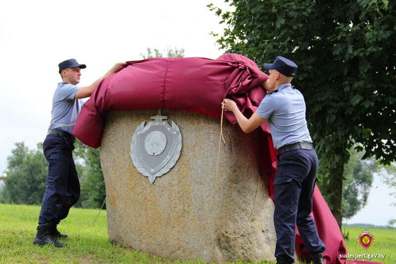 В Могилеве состоялось открытие аллеи кленов и памятного камня