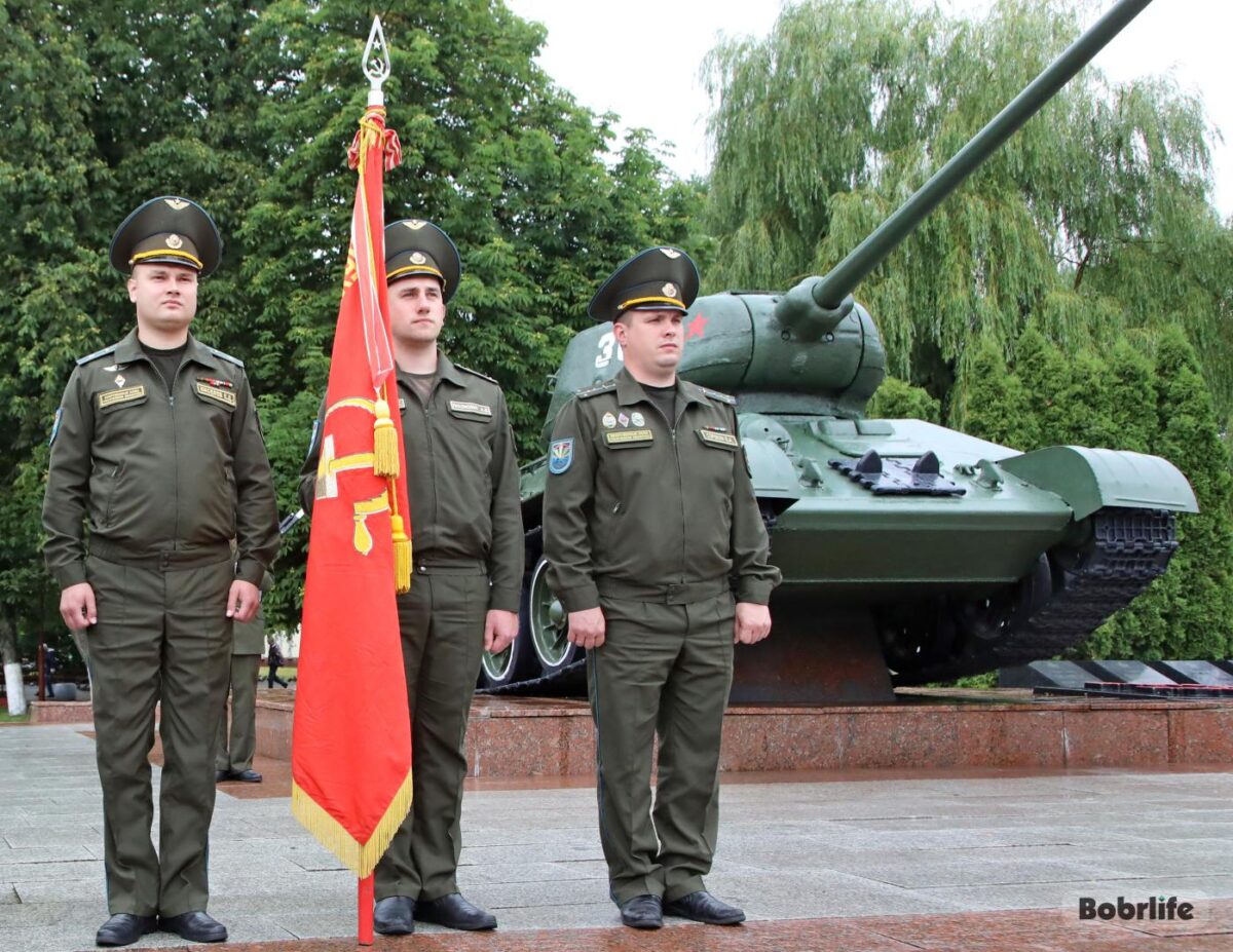 Боевое знамя 5-й гвардейской танковой армии снова в Бобруйске