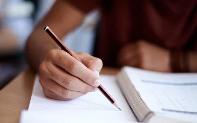 В вузах Беларуси стартуют внутренние вступительные испытания
