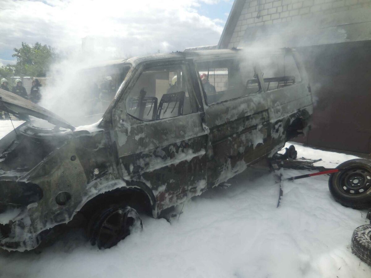 На Пограничной горел автомобиль