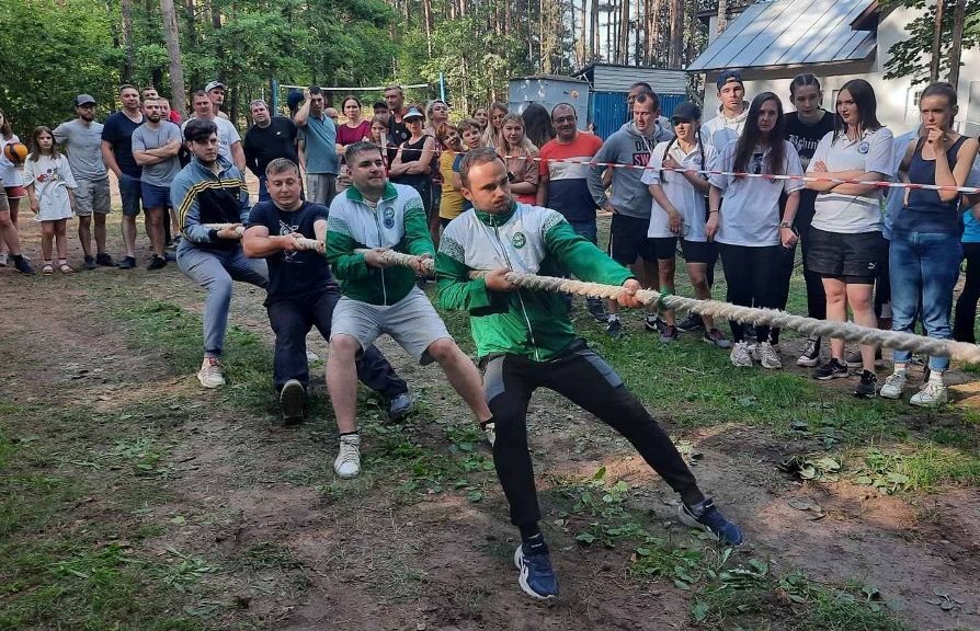 Канат тянули, по бревну ходили, велосипед водили — на Могилевщине прошел турслет медиков «За мир и созидание»