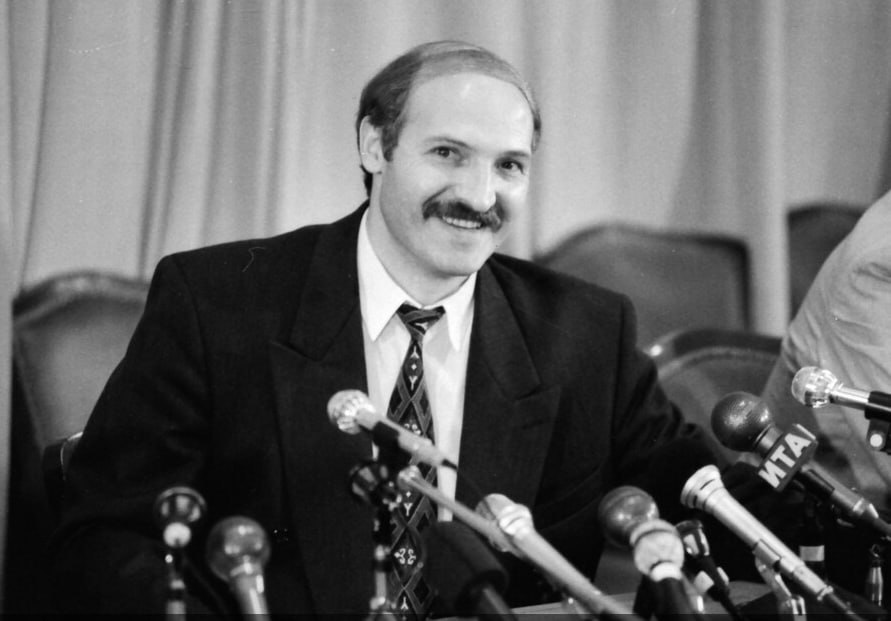 29 лет назад принес присягу и вступил в должность первый Президент Республики Беларусь