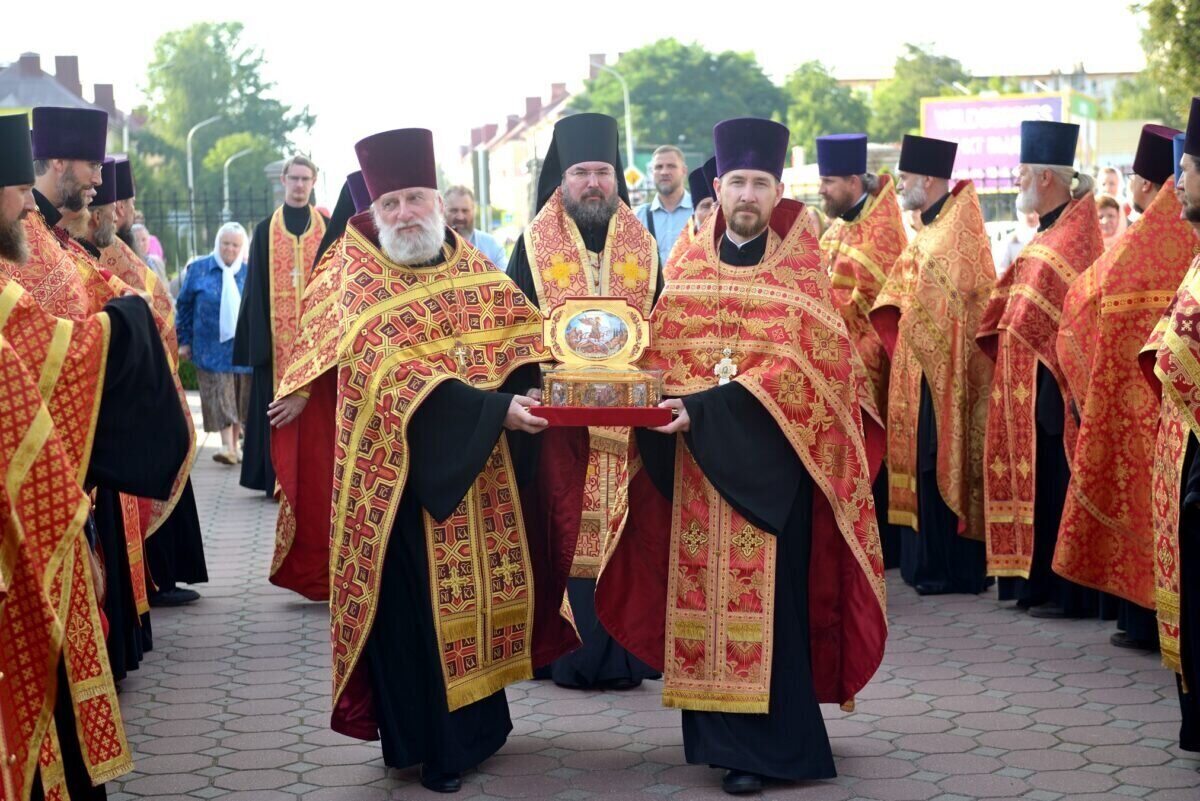 В Свято-Георгиевском храме прошла торжественная встреча ковчега с частицами мощей Святого великомученика Георгия Победоносца
