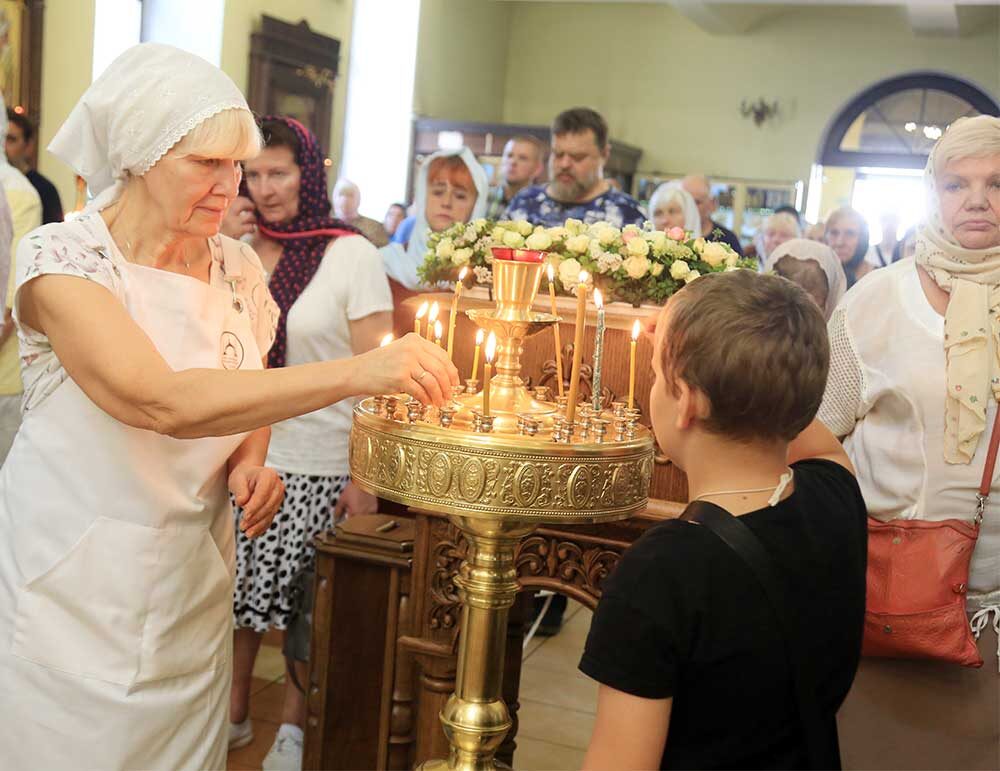 В праздник Успения Пресвятой Богородицы епископ Серафим возглавил Божественную литургию в Никольском кафедральном соборе