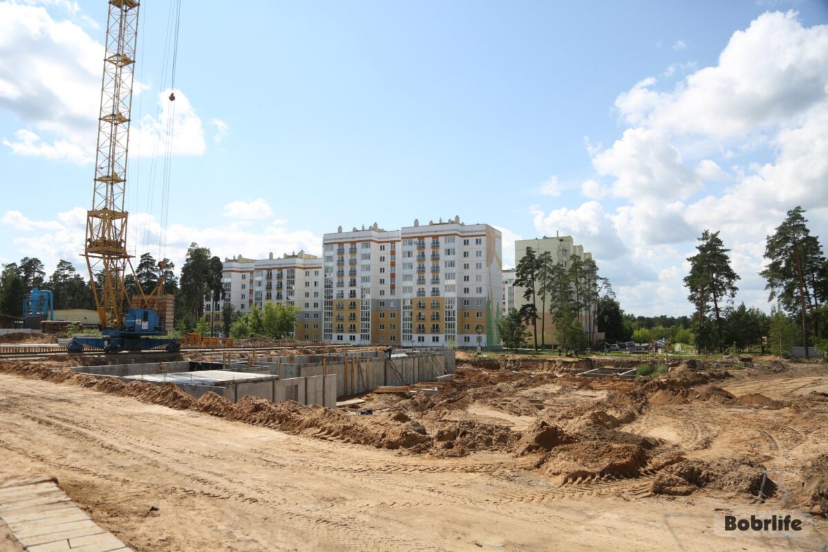 Новый детский сад с бассейном строится в микрорайоне «Киселевичи». Побывали на месте и узнали подробности