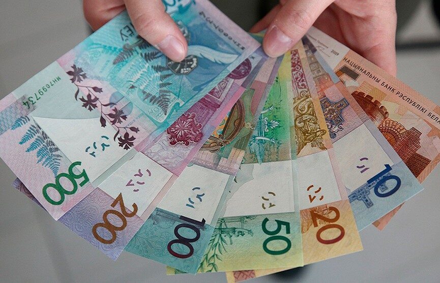 Зарплата бюджетников в Беларуси по итогам года вырастет примерно на 15%