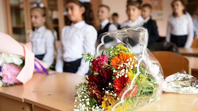 Вырастут пенсии и зарплаты бюджетников, учебный год в школах начнется с новаций: что еще изменится с 1 сентября