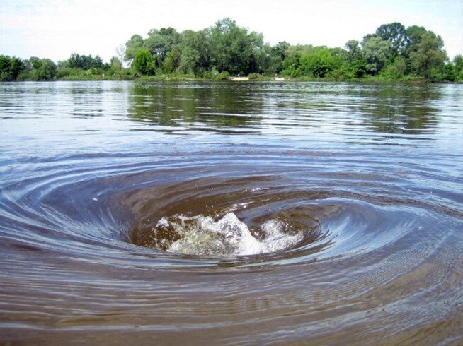 Во время купания в Днепре быховчанин не смог выбраться из водоворота и утонул