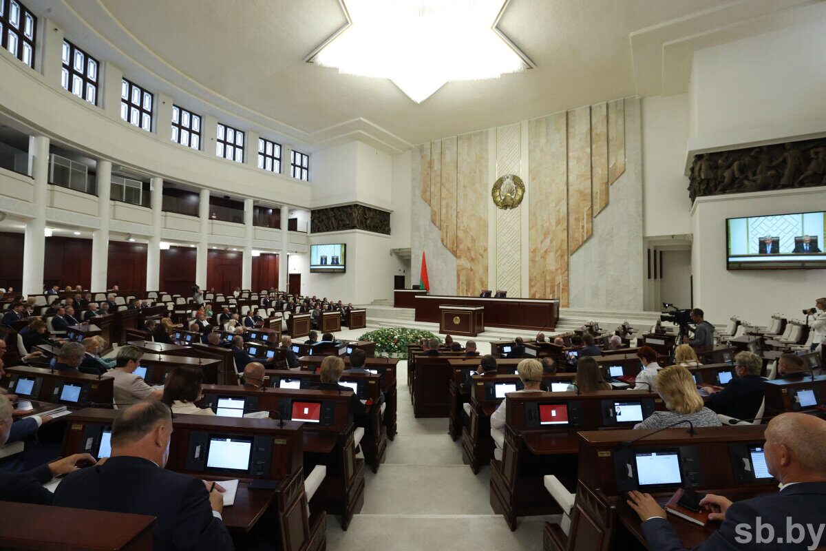 Депутаты в первом чтении приняли законопроект об изменении законов по вопросам лицензирования