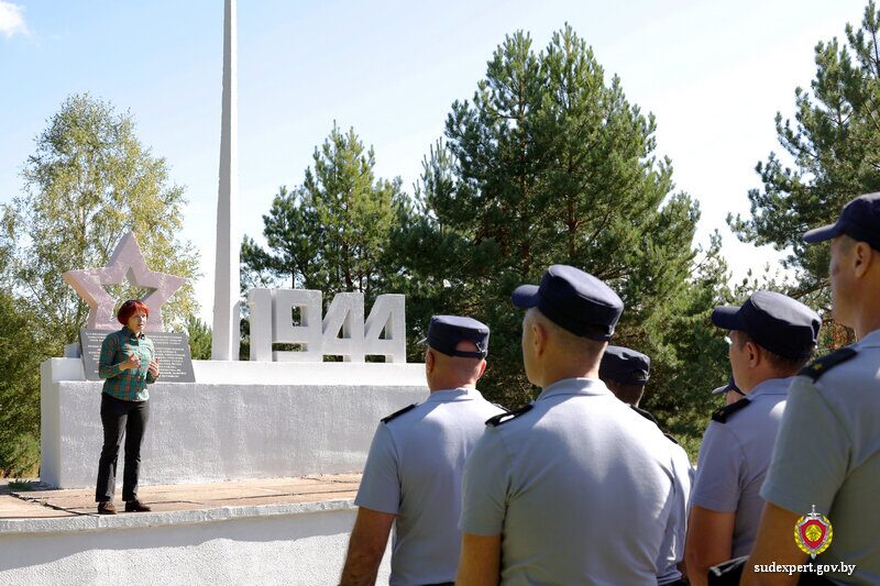 Руководство и офицеры Могилевского и Витебского управлений ГКСЭ совершили 20-километровую экспедицию по боевым местам Чаусского района