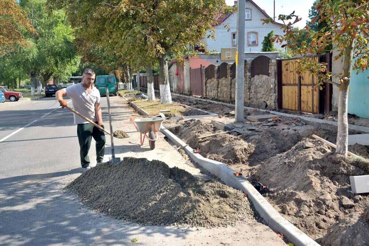 В Бобруйске продолжается ремонт дорог и благоустройство улиц ...