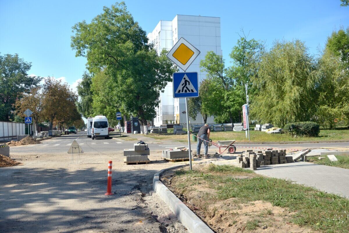 В Бобруйске продолжается ремонт дорог и благоустройство улиц ...