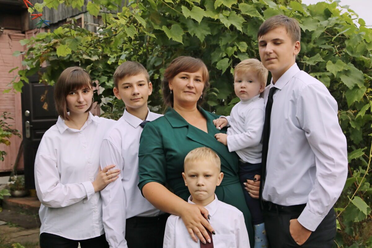 Четыре сыночка и лапочка дочка. Екатерина Каковко рассказывает о своей большой семье