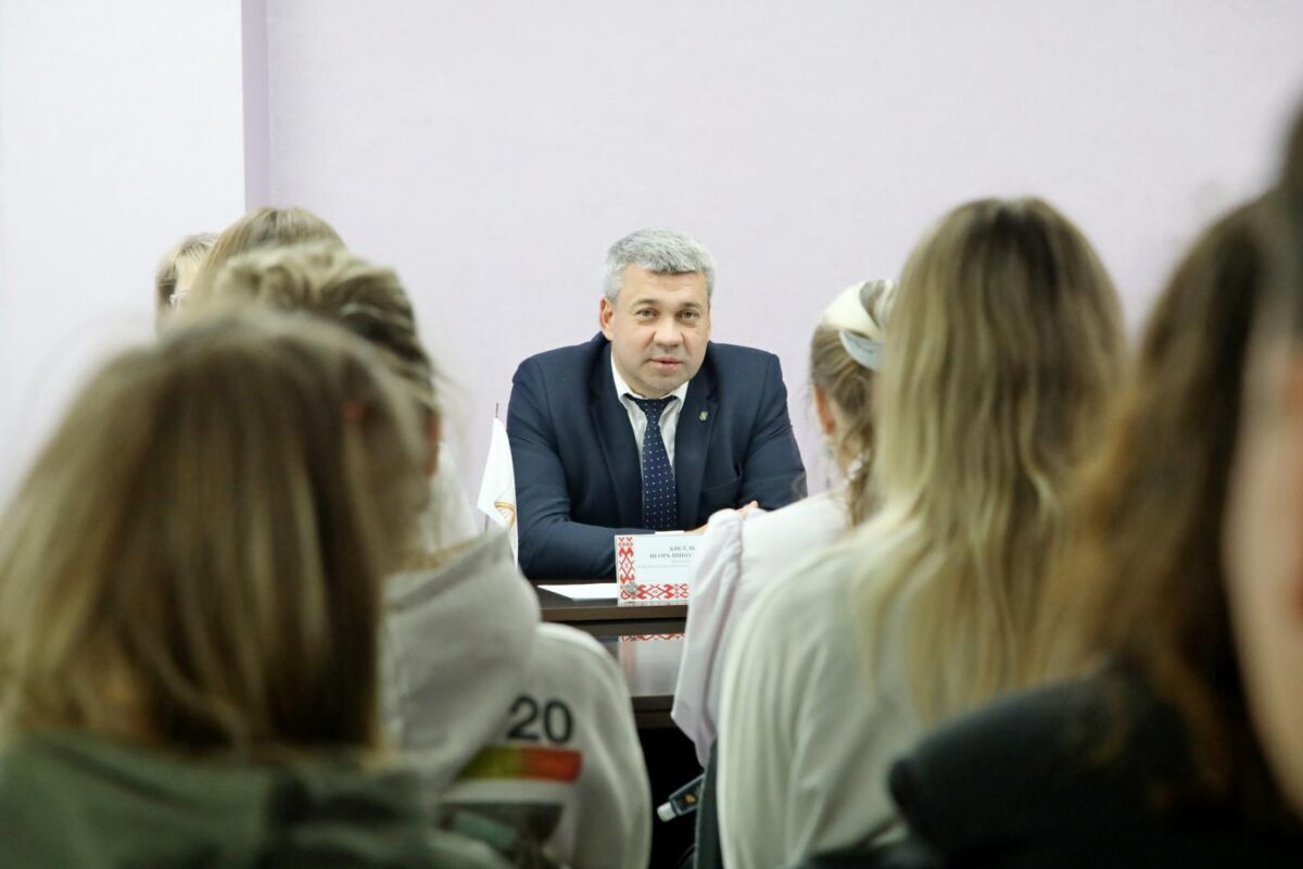 Теплая встреча в Ледовом. Мэр Бобруйска пообщался с молодыми специалистами