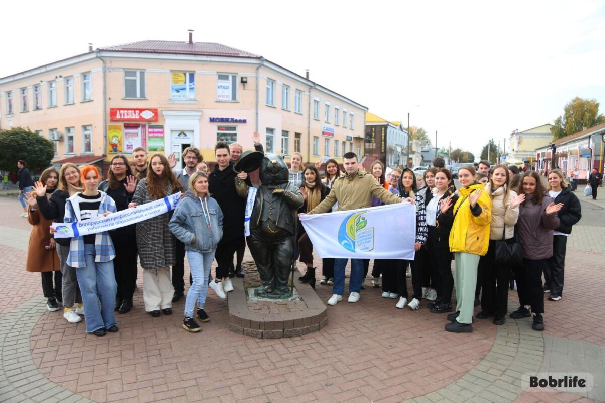 Иногородние молодые специалисты из сферы образования погрузились в историю Бобруйска во время экскурсии