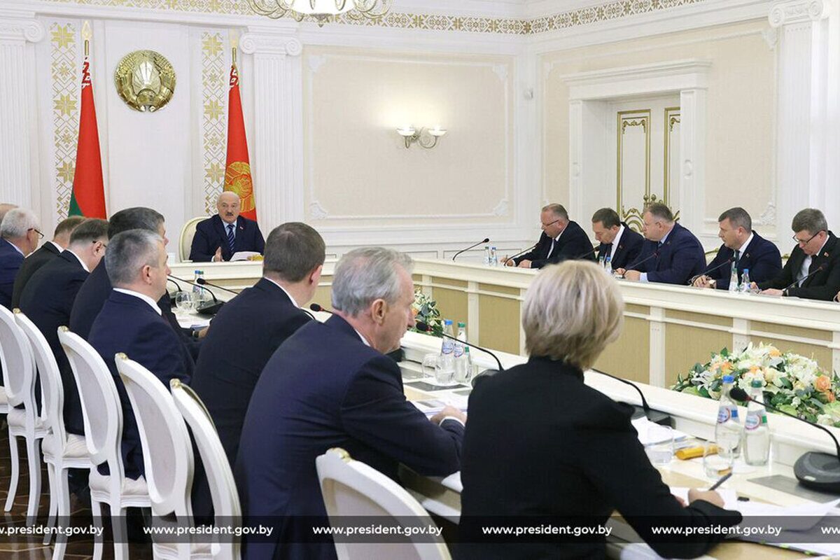 Лукашенко о производстве автомобилей «Джили»: очереди появились, в России просят – продайте
