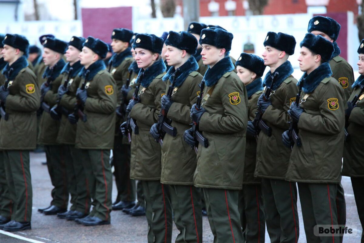 40 военнослужащих нового пополнения 147-го зенитного ракетного полка дали клятву на верность Родине