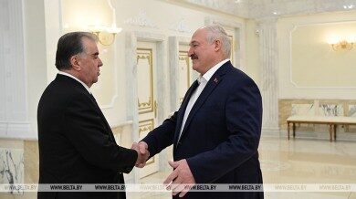 Лукашенко на встрече с Рахмоном заявил о готовности наращивать товарооборот и поддержал открытие мощного торгового центра
