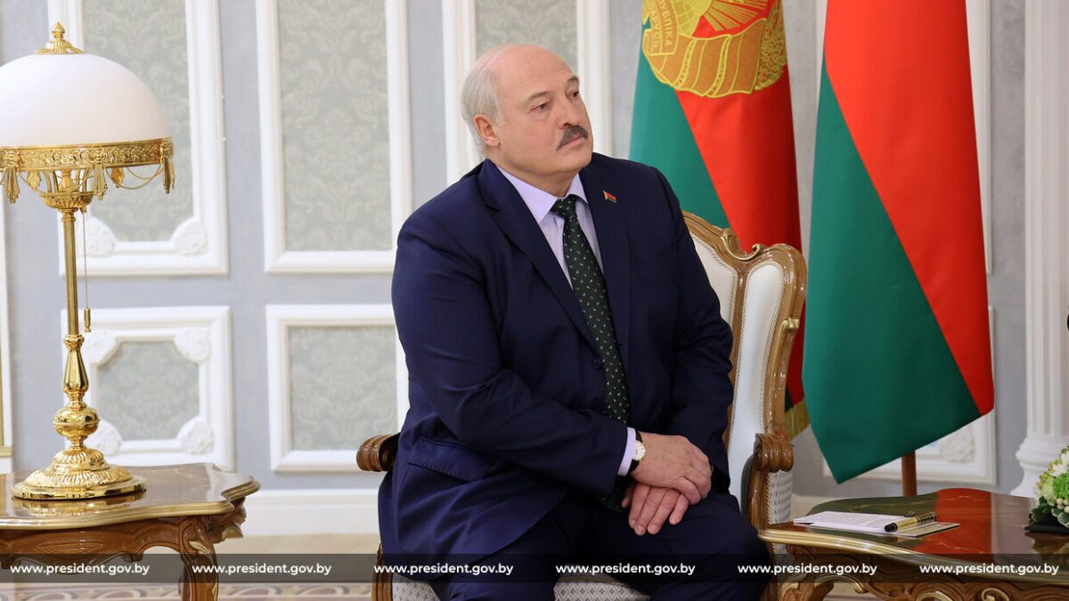 Лукашенко: Беларусь относится к тем странам, которые уважают мужество и стойкость Венесуэлы